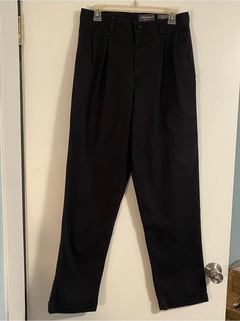 Eddie Bauer Pants Mens 32x33 Black Pleated Wrinkle Resistant Classic Fit Cotton